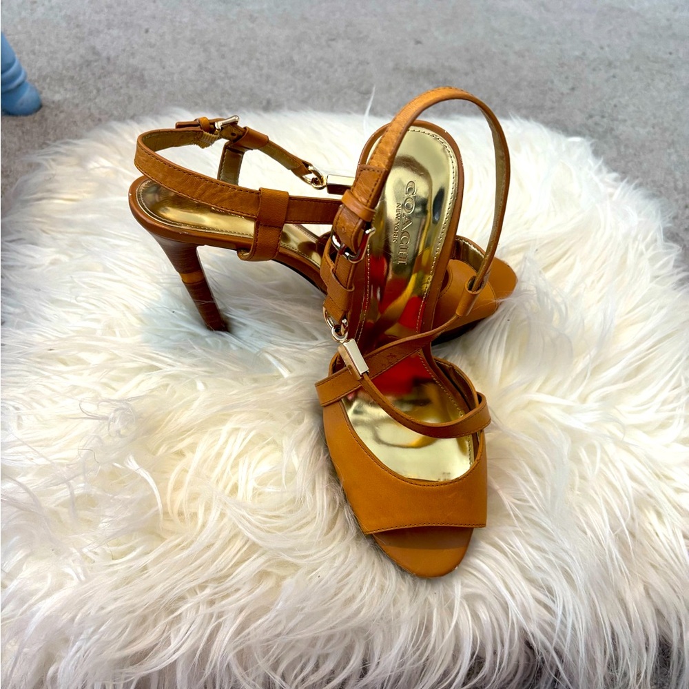 COACH • Elegant Carmel Heels